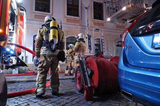 32 Feuerwehrleute waren im Einsatz. Foto: Roland Halkasch