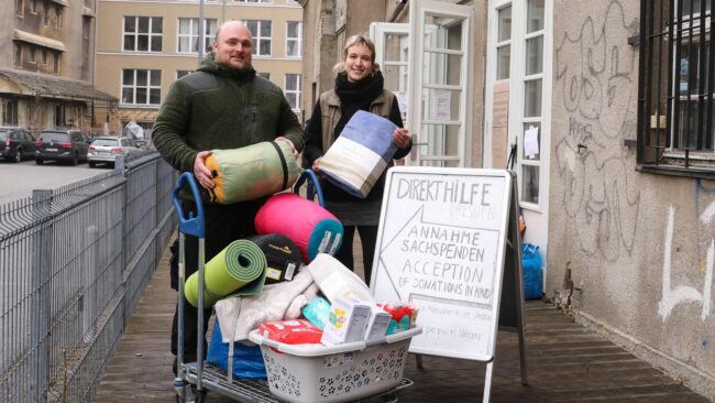 Die Initiative "Direkthilfe Dresden" im Gespräch. Denise Kunze und Robert Hanische. Foto: Tino Plunert 