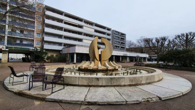 Beschädigter Kracht-Brunnen am Neustädter Markt.