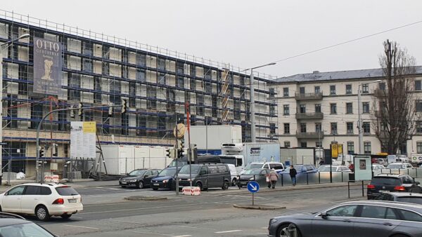 An der Stauffenbergallee, Ecke Königsbrücker Straße wird ab Sonnabend die Haltestelle ausgebaut.