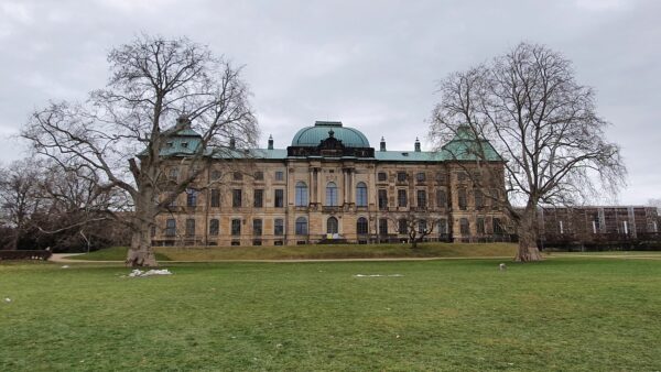 Japanisches Palais ohne Sommer - Foto: Archiv Anton Launer