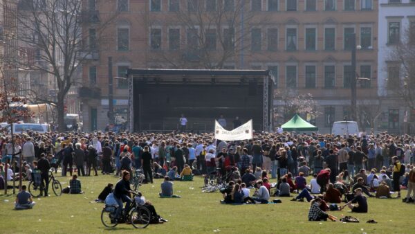 Partystimmung auf dem Alaunplatz mit "01099"