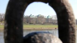 Auf der Wiese vorm Japanischen Palais soll es in diesem Jahr einen Kleinkunstsommer geben.