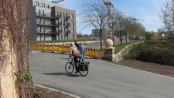 Aus der engen und unübersichtlichen S-Kurve ist eine gut einsehbare Biegung geworden. Foto: W. Schenk