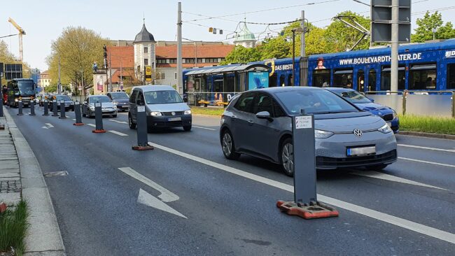 Auto-Warteschlange auf der Köpckestraße