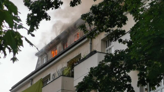 Brand am Lahmannring - Foto: Feuerwehr Dresden