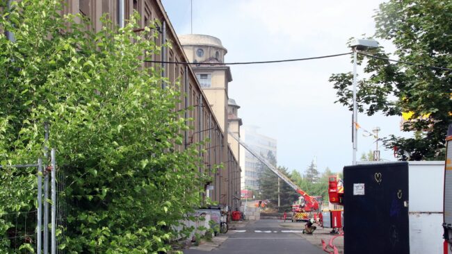 Feuerwehr im Einsatz an der Halle