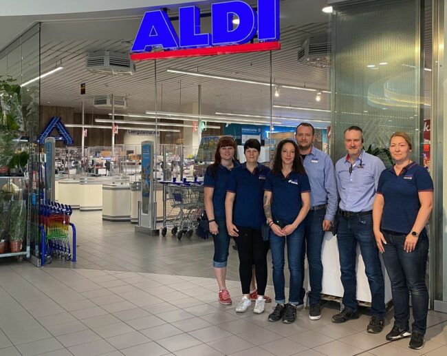 Das ALDI Team im Simmel-Center freut sich auf Kundschaft - Foto: ALDI