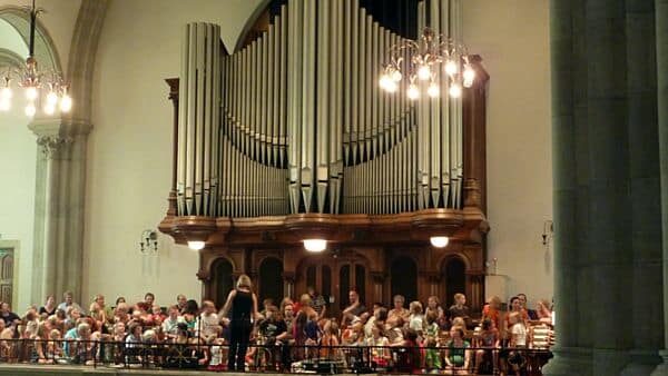 Die riesige Orgeln in der Martin-Luther-Kirche verfügt über 3.790 Pfeifen.
