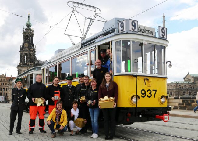 Historische Straßenbahn auf der Augustusbrücke - Foto: DVB