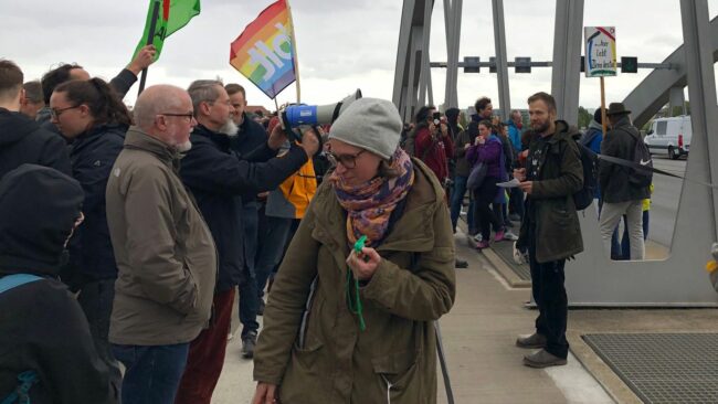 Haltung-Zeigen-Demo auf der Waldschlößchenfrücke. Foto: Haase Media