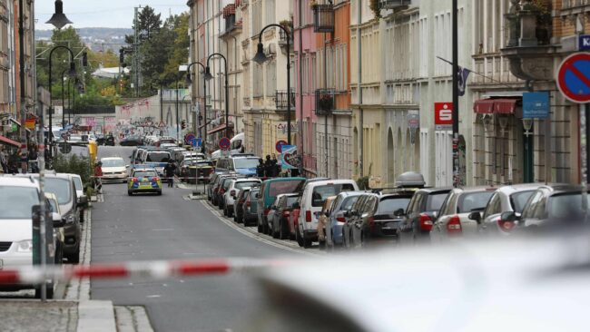 Die Rudolf-Leonhard-Straße ist zwischen der Erlenstraße und dem Königsbrücker Platz gesperrt.