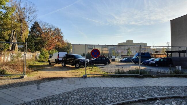 In der vergangenen Woche wurde die Brache beräumt und alle Autos abgeschleppt.