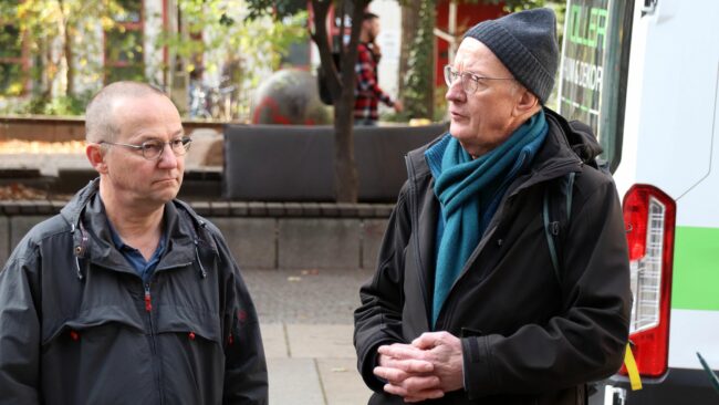 Pfarrer Eckehard Möller im Gespräch mit Nachtcafé-Sprecher Gerd Grabowski