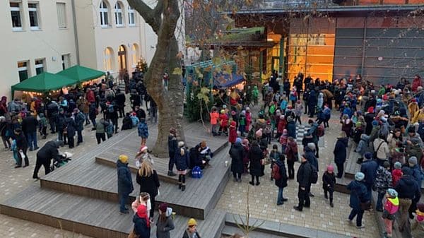 Nikolausmarkt im Hof der 15. Grundschule