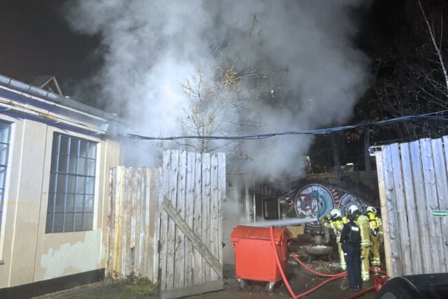 Gegen 18.30 Uhr war das Feuer am Club ausgebrochen. Foto: Roland Halkasch