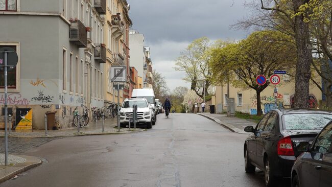 In der Nähe der Holzhofgasse gibt es nicht nur drei Kitas, sondern auch eine einer Fördereinrichtung, Seniorenpflege und Altenzentrum und das Krankenhaus.