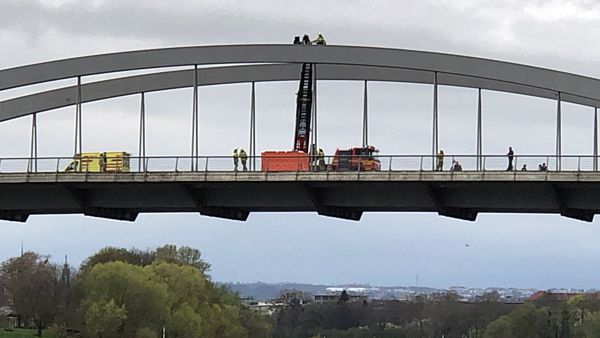 Großeinsatz auf der Waldschlößchenbrücke