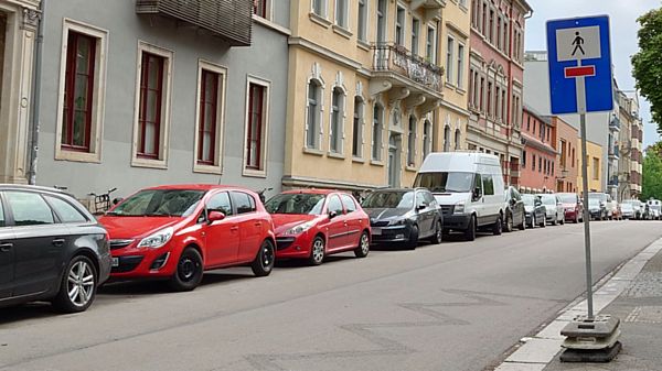 Aktuell ist die Holzhofgasse eine Sackgasse, aber ab Juni soll hier der stadtauswärtige Verkehr der Bundesstraße 6 entlanggeführt werden.