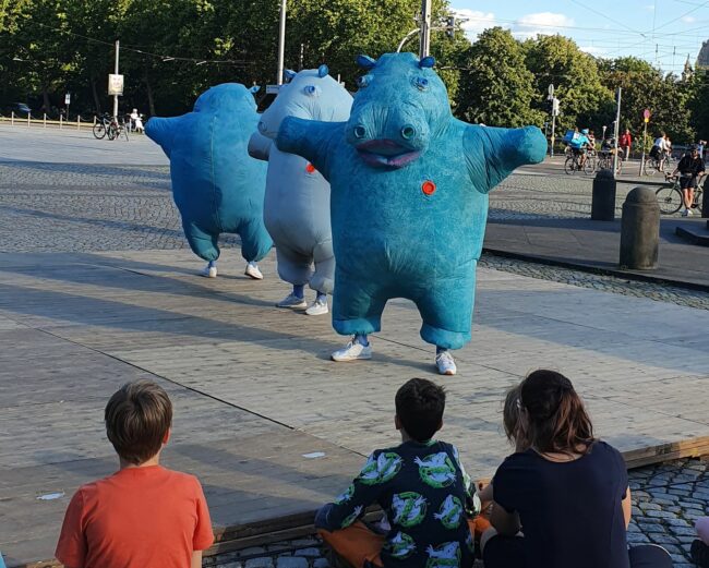 Sie waren im vergangenen Jahr die wohl knuffigsten Stars am Goldenen Reiter: die Hippos vom Zum-Zum Teatre (Spanien)