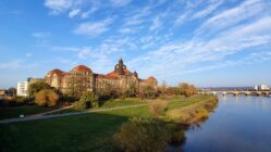 Öffnet am Sonntag: die sächsische Staatskanzlei. Foto: Archiv Anton Launer