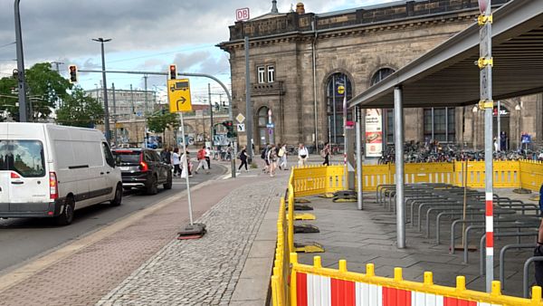 Die Arbeiten an der Fahrradunterstellanlage werden heute abgeschlossen.