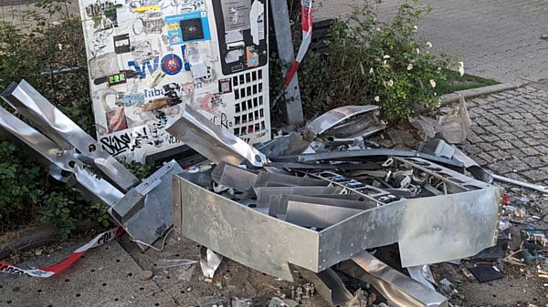 Gesprengter Zigarettenautomat an der Leipziger Straße. Foto: Frank Rosedemon