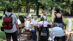 Neue Sitzgruppe für Generationen im östlichen Alaunpark.