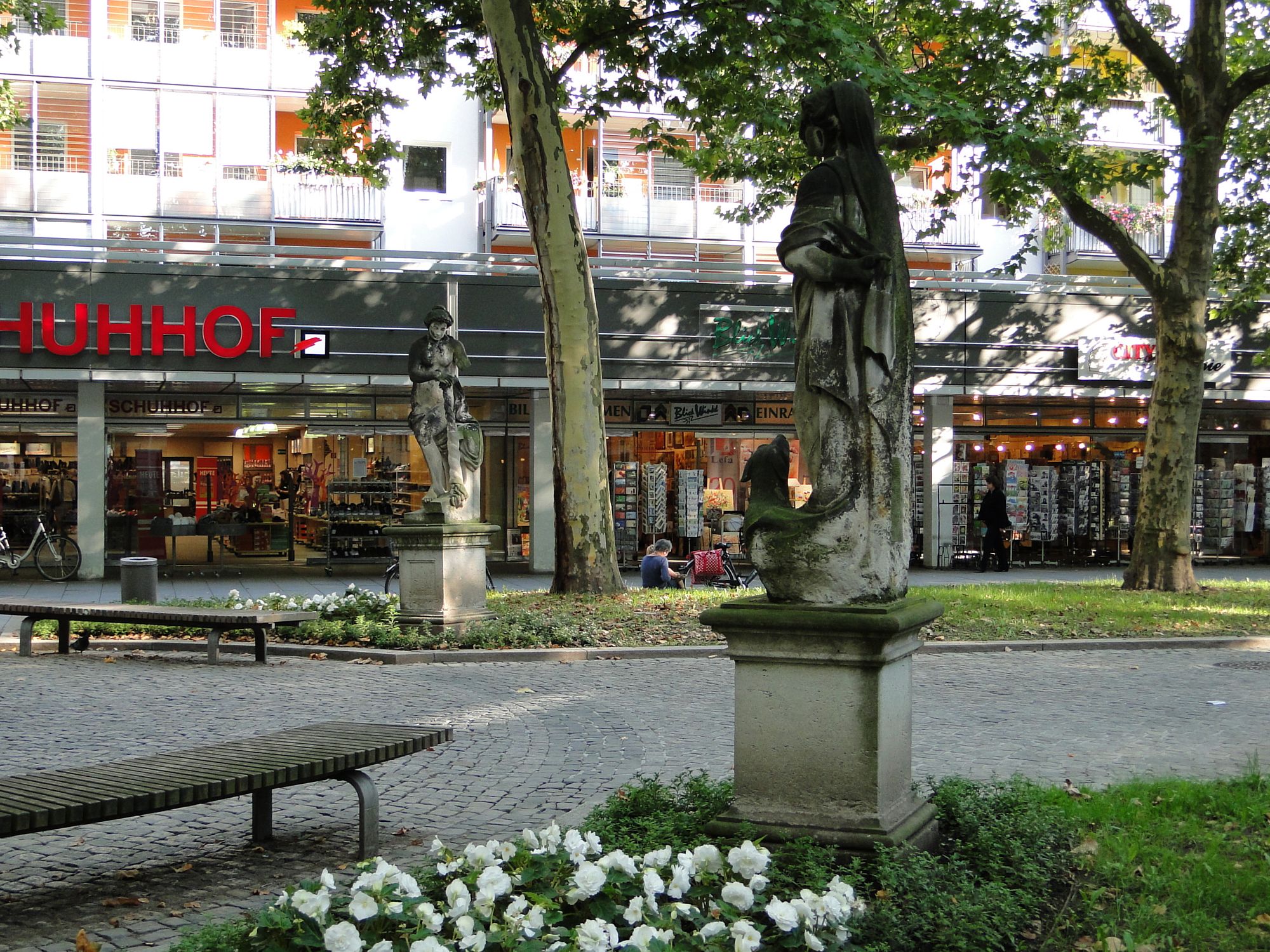 Zwei der Figuren im Jahre 2012.