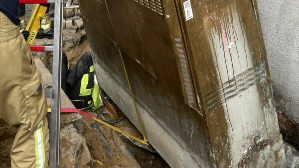 Die Dresdner Feuerwehr konnte den Bauarbeiter aus der misslichen Situation befreien. Foto: Feuerwehr Dresden