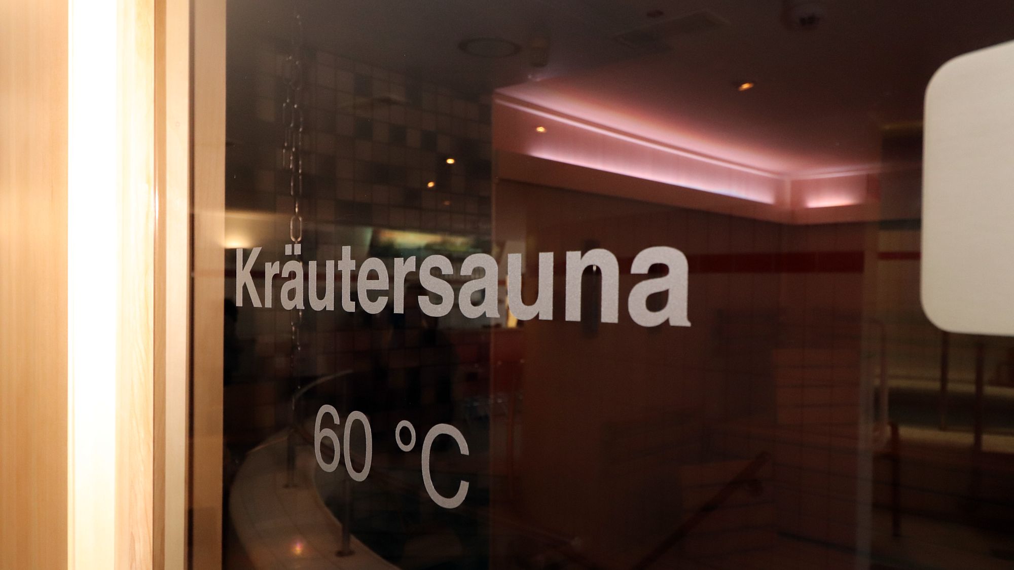 Kräutersauna mit milden 60 Grad.