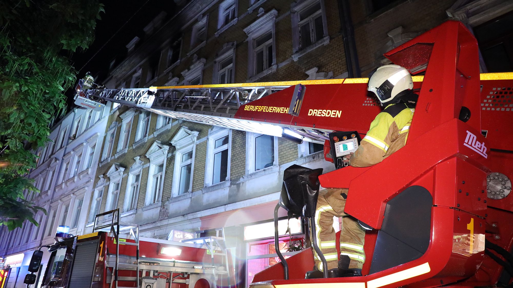 Feuerwehreinsatz auf der Alaunstraße - Foto: Roland Halkasch