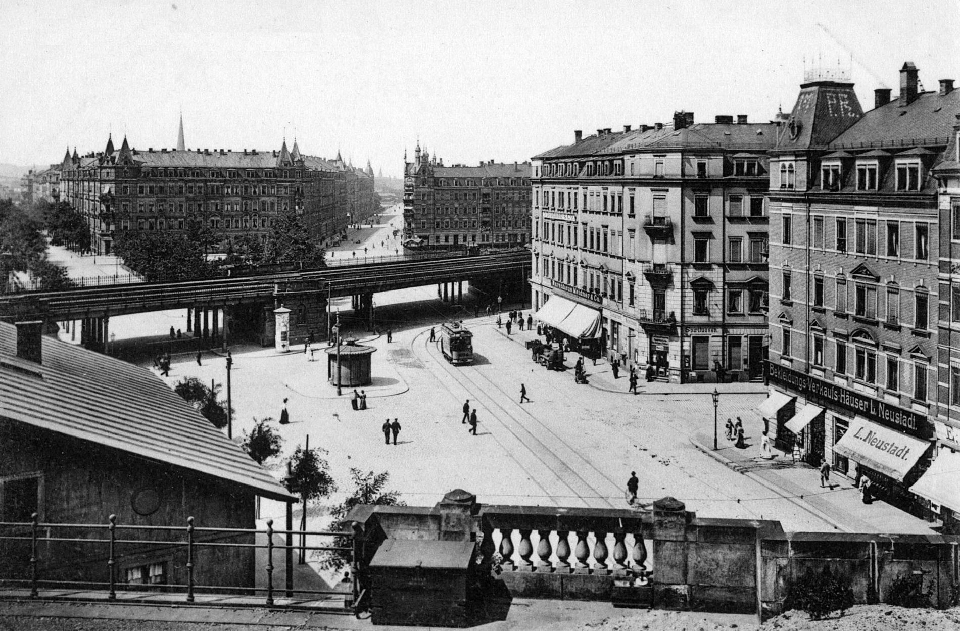 Bischofsplatz um 1910, zeitgenössische Postkarte