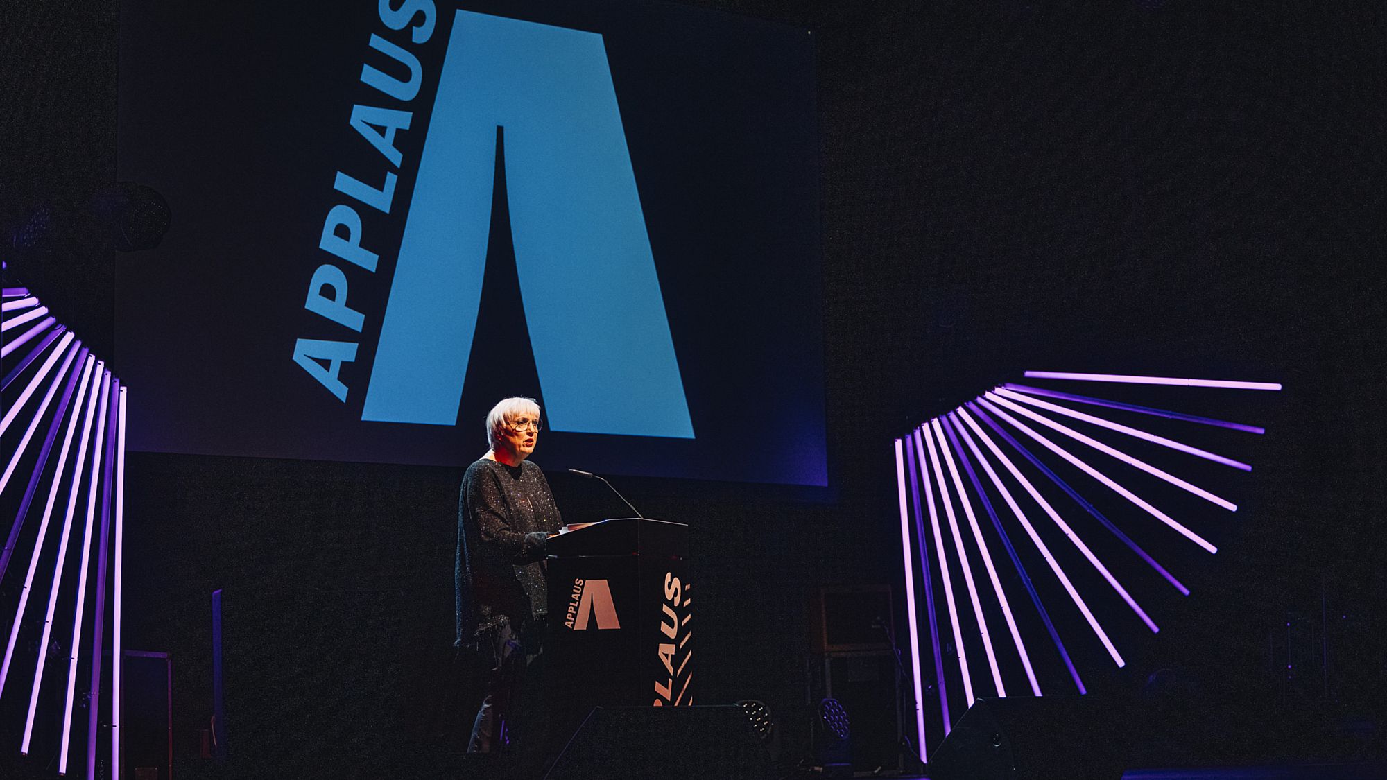 Kulturstaatsministerin Claudia Roth ehrte die Preisträger - Foto: Initiative Musik/Kevin Münkel