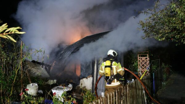 Brand in der Gartensparte "Rudolphia" an der Bärnsdorfer Straße. Foto: Roland Halkasch