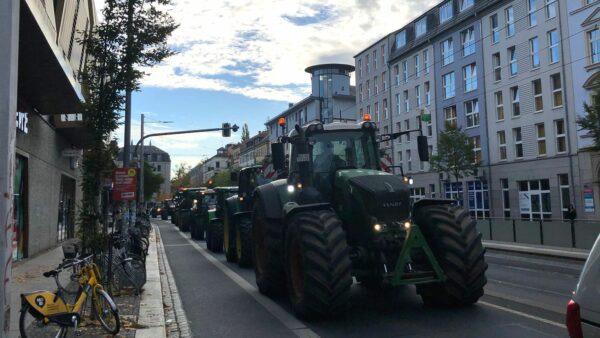 Treckerprotest auf der Bautzner Straße. Foto: Haase Media