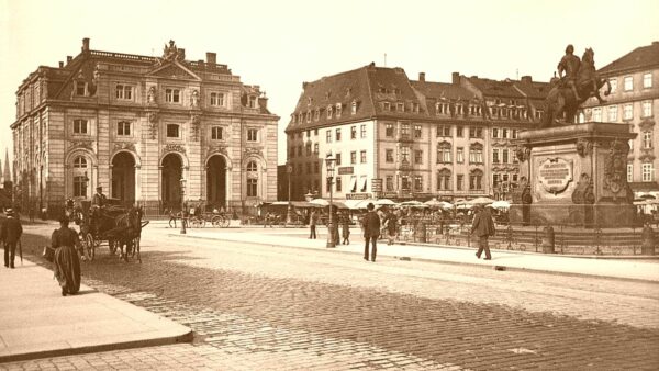 Neustädter Markt um 1910, zeitgenössische Postkarte