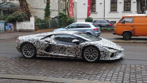 Lamborghini auf der Königsbrücker Straße