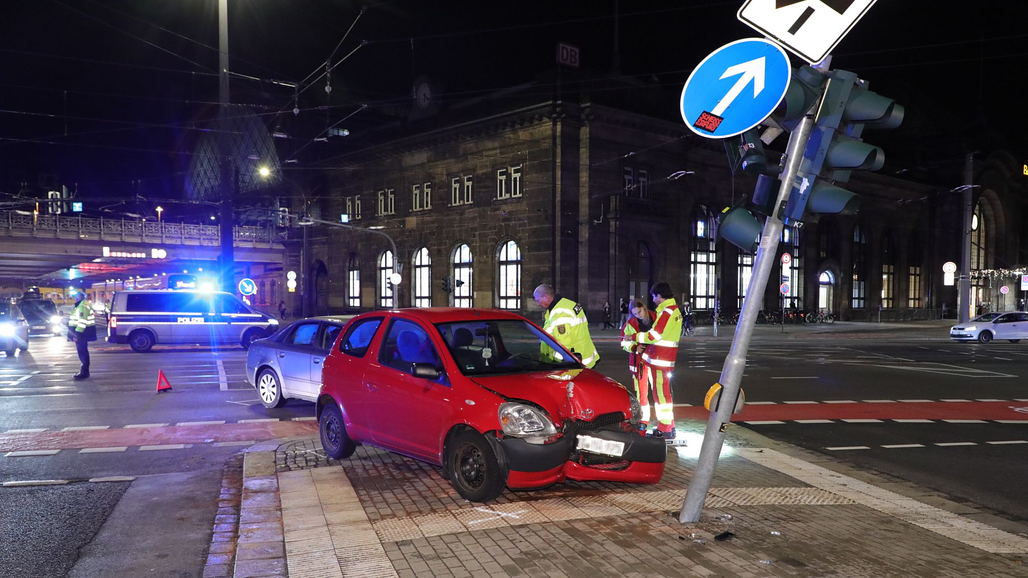 Unfall am Bahnhof Neustadt - Foto: Roland Halkasch