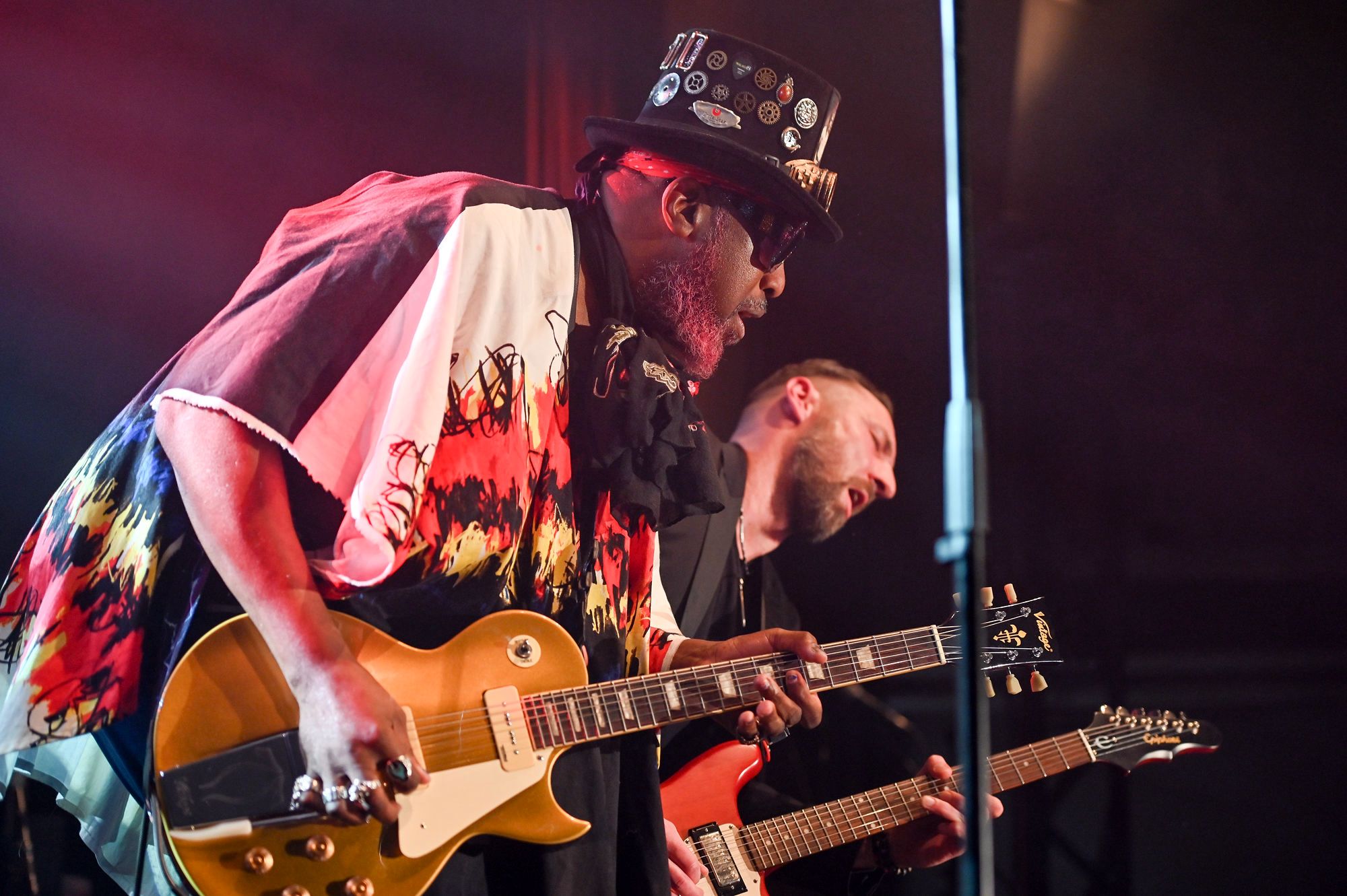 Einer von drei absoluten Höhepunkten: Lord Bishop und Sascha Aust als Gitarrenduett zu Johnny Winter. Foto Anja Schneider