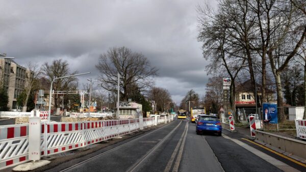 Die Verkehrsführung wird jetzt in die Radeberger Straße verlegt. Foto: Anton Launer