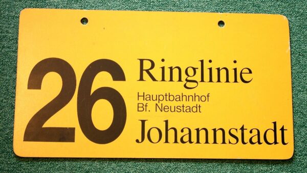 Altes Linienschild der mittlerweile eingestellten Ringlinie - Foto: Henry Mühlpfordt (gemeinfrei)