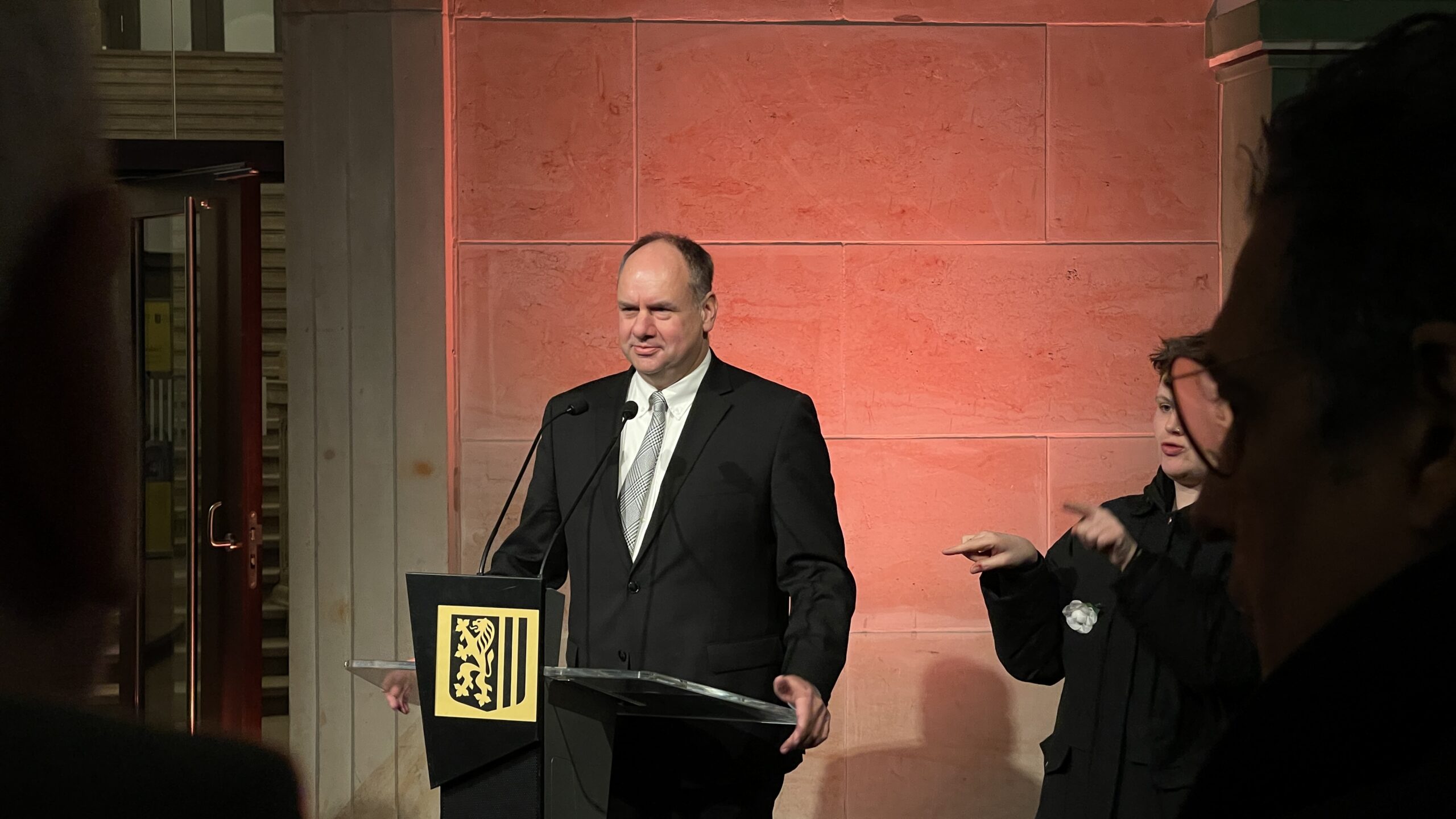 Oberbürgermeister Dirk Hilbert bei seiner Rede. - Foto: Florian Varga