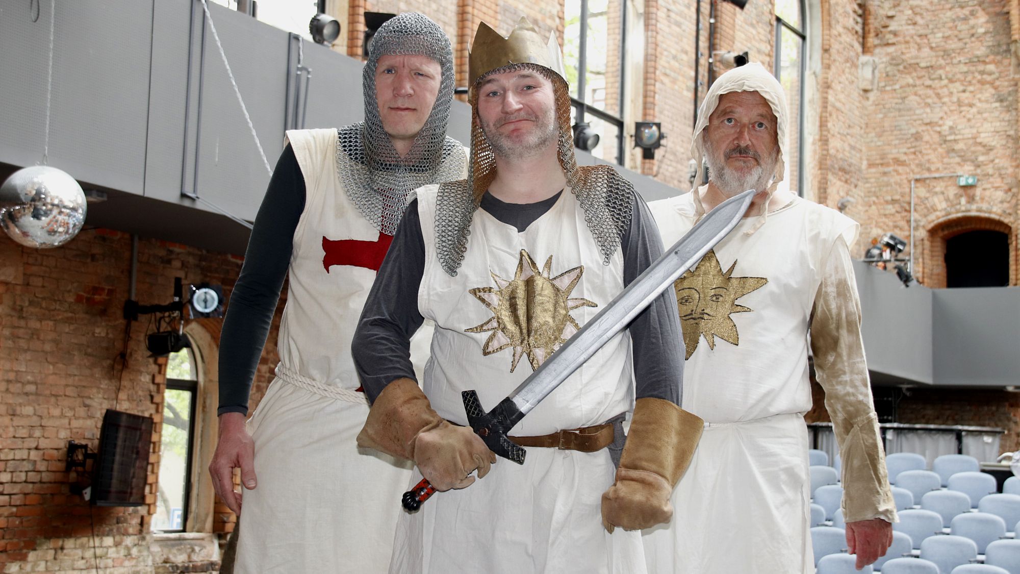 Spamalot-Darsteller: Jens Döring, Ilko Tschiedel und Michael Hochmuth - Foto: Anton Launer