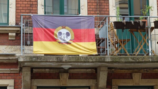 Bunte Republik Neustadt - nicht totzukriegen seit 34 Jahren. Foto: Anton Launer