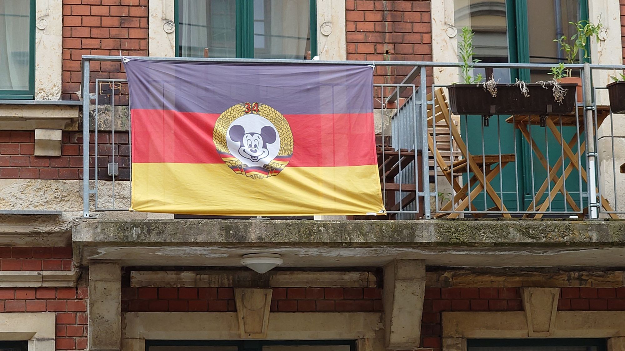 Bunte Republik Neustadt - nicht totzukriegen seit 34 Jahren. Foto: Anton Launer