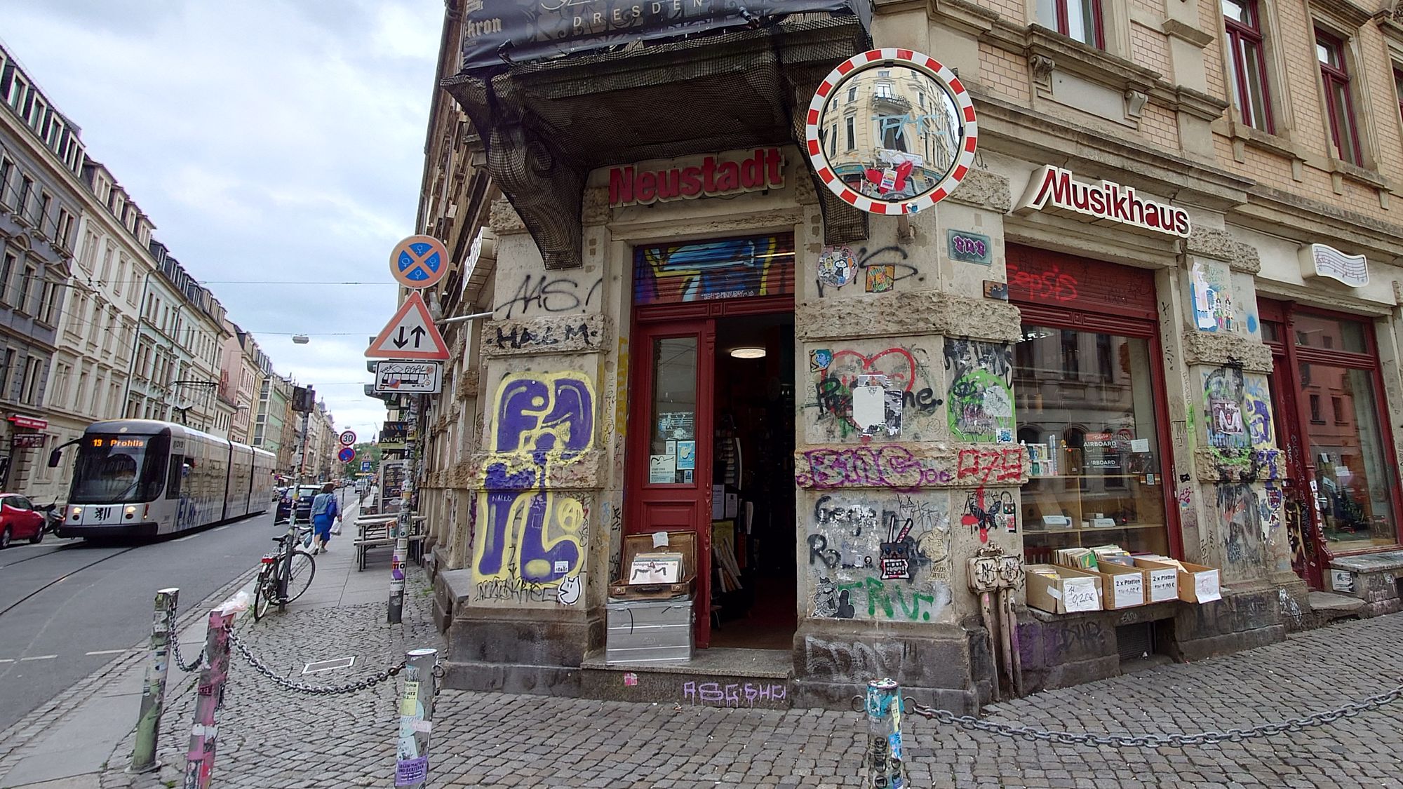 Musikhaus Neustadt an der berühmtesten Ecke des Viertels. Foto: Anton Launer