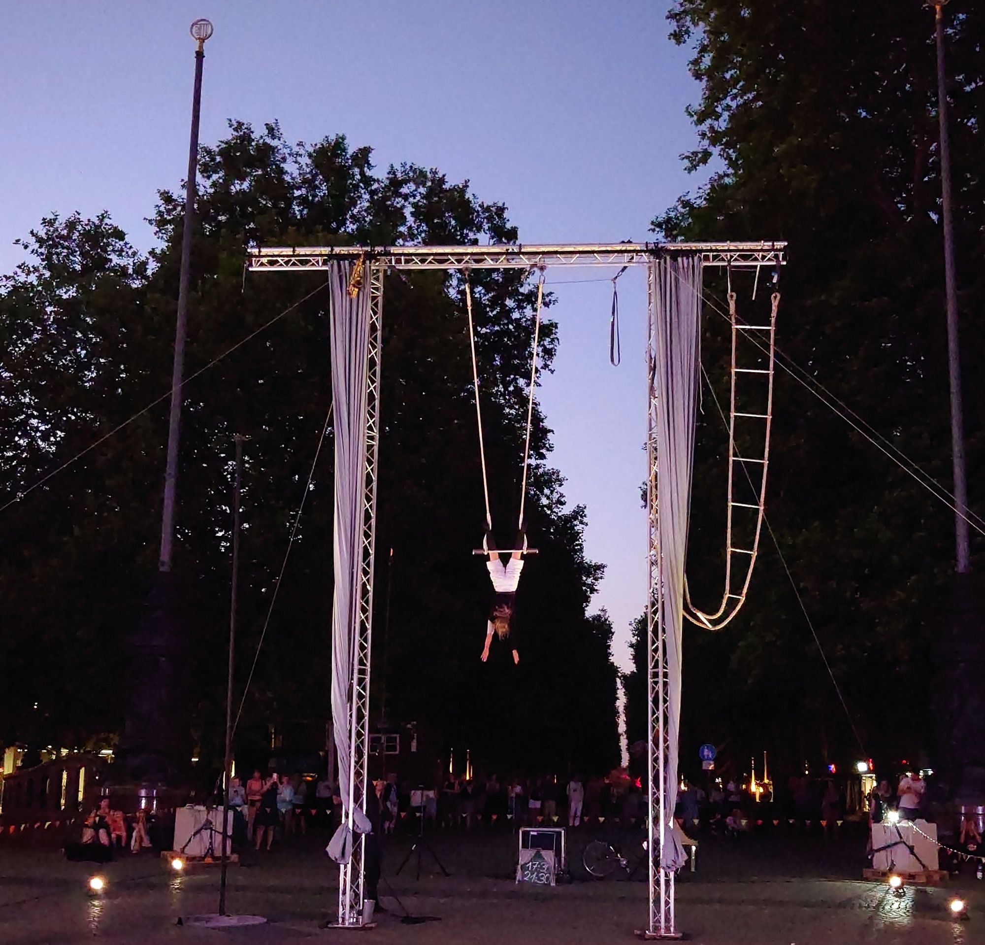 Circus unARTig mit der höchsten Schaukelshow. Foto: Anton Launer