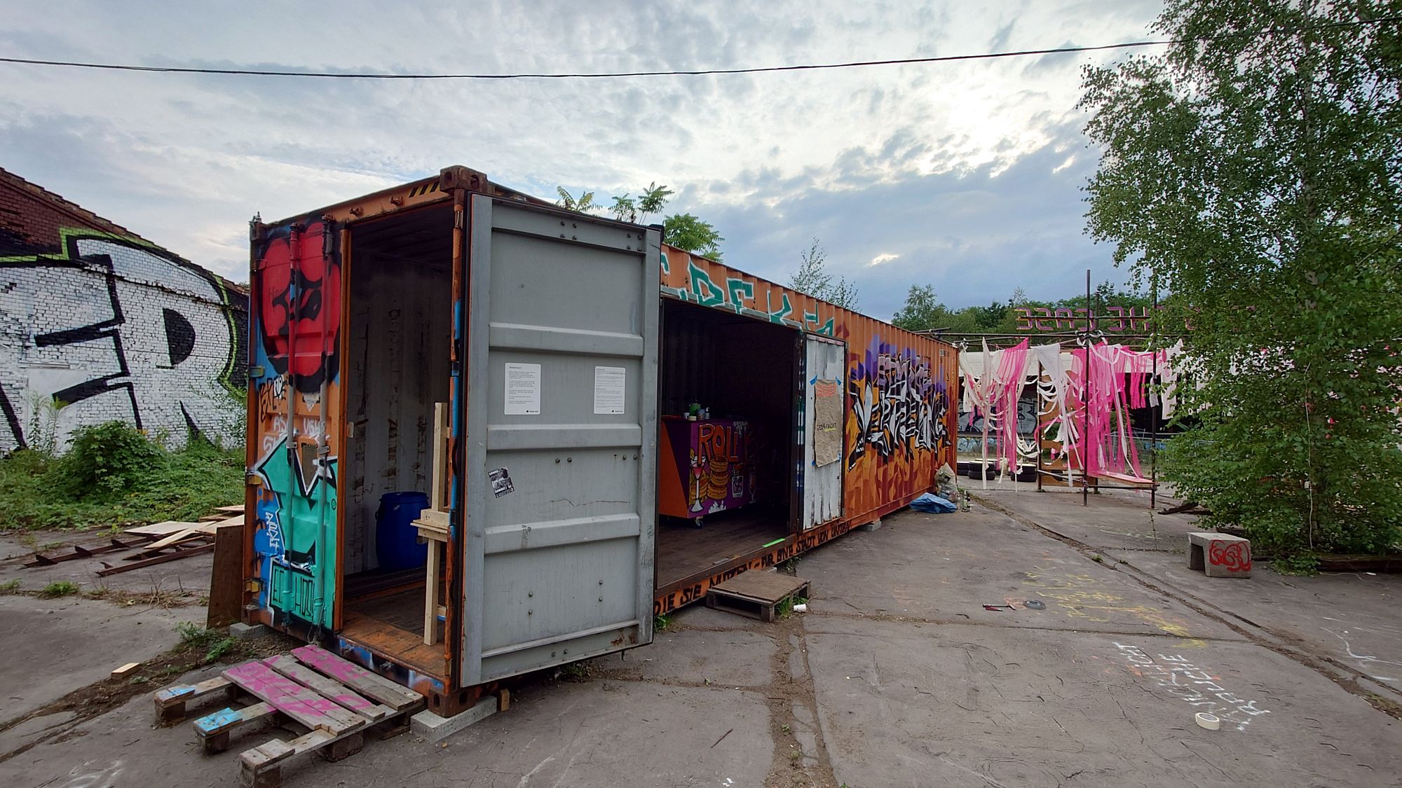 Immer dienstags, ab 18 Uhr, soll der Container geöffnet werden. Dann ist auch jemand von der Initiative vor Ort. Foto: Anton Launer