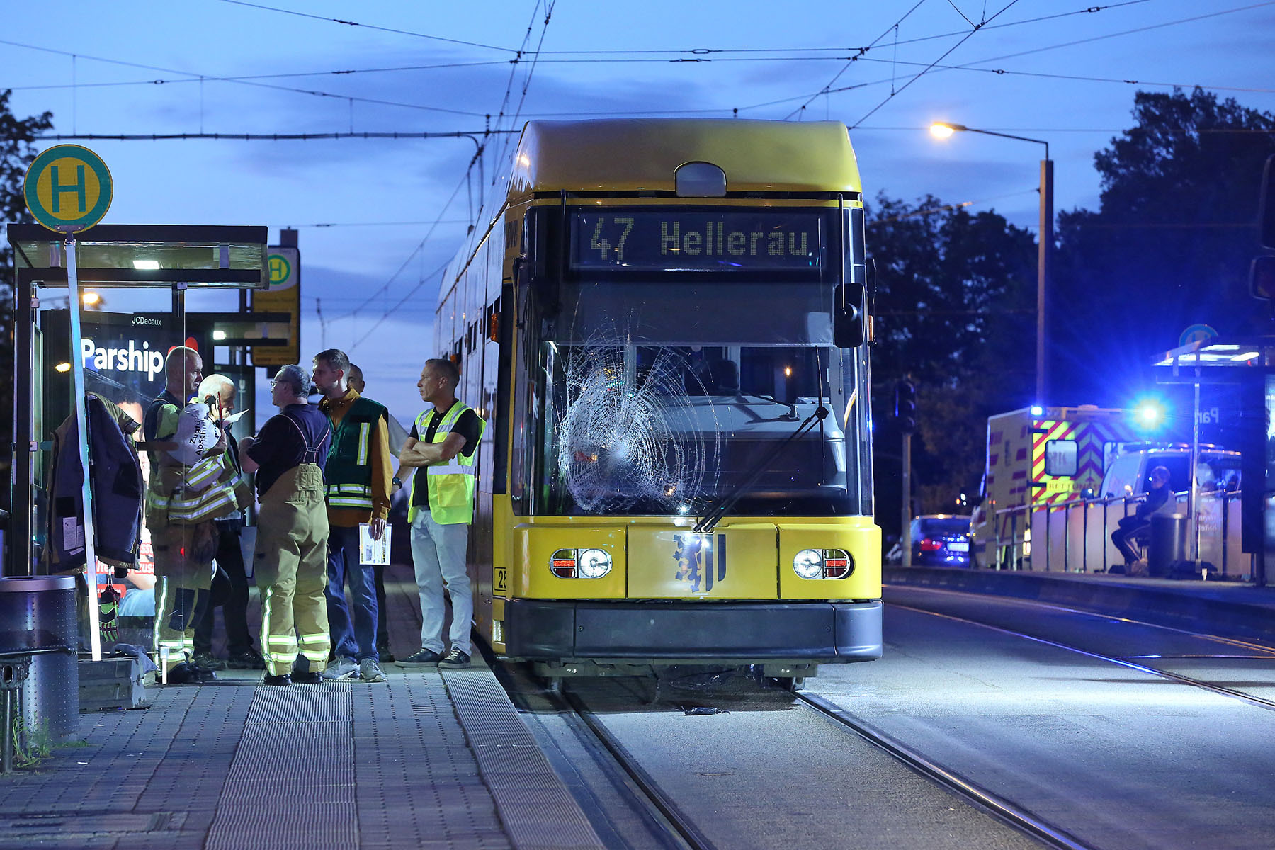 Straßenbahn nach dem Unfall - Foto: Roland Halkasch 